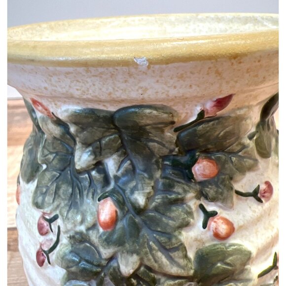 Handcrafted Ceramic Embossed Leaf & Berry Design Candle or Oil Warmer With Venti - Picture 4 of 4